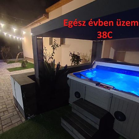 Emmabella Apartmanok Eger Luaran gambar