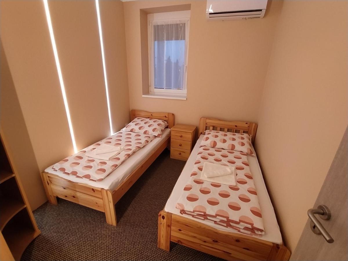 Emmabella Apartmanok Eger Luaran gambar