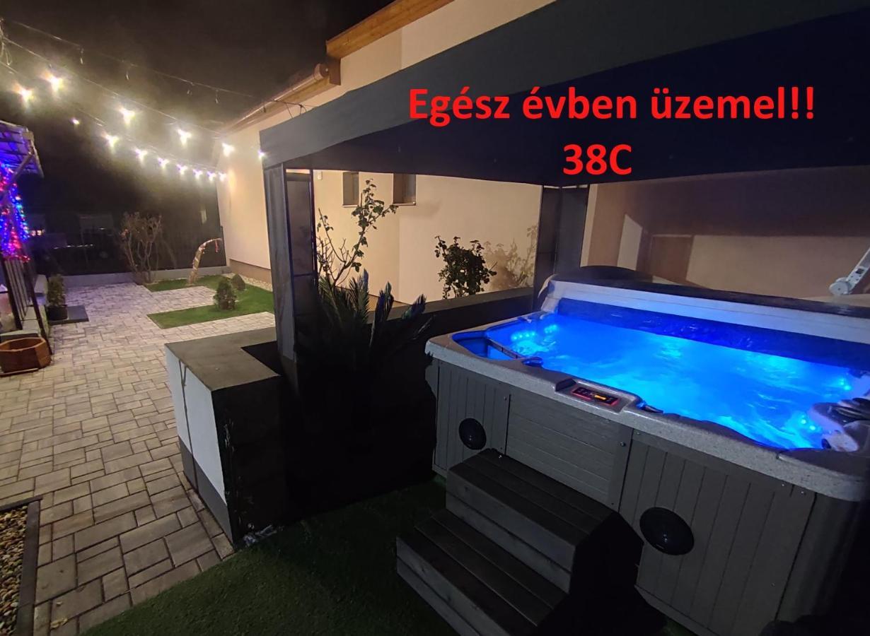 Emmabella Apartmanok Eger Luaran gambar